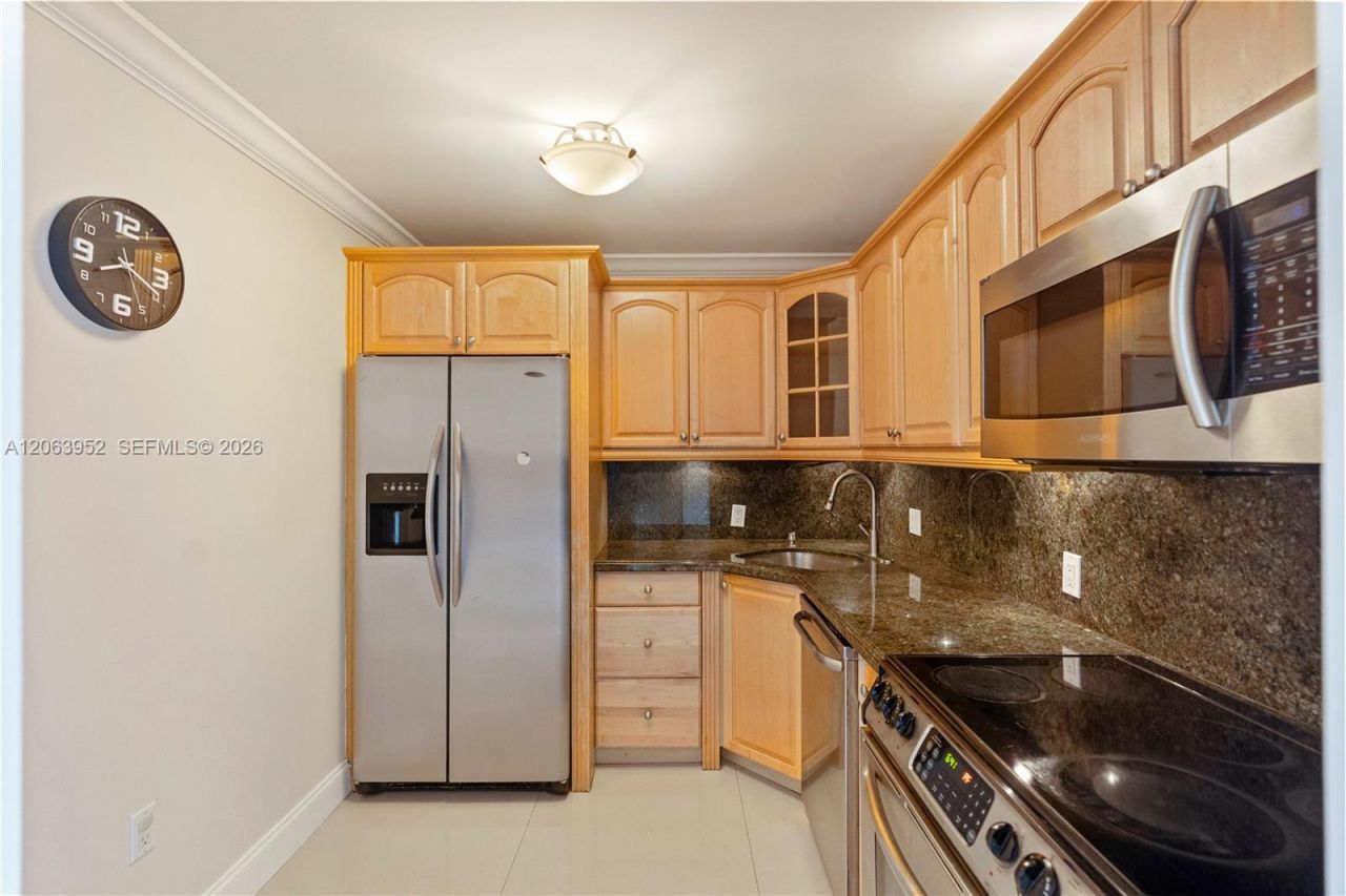 3675 N Country Club Dr, Unit 2208, Aventura, FL 33180 Photo