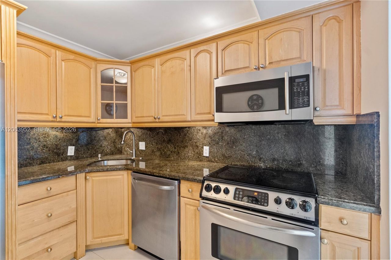 3675 N Country Club Dr, Unit 2208, Aventura, FL 33180 Photo