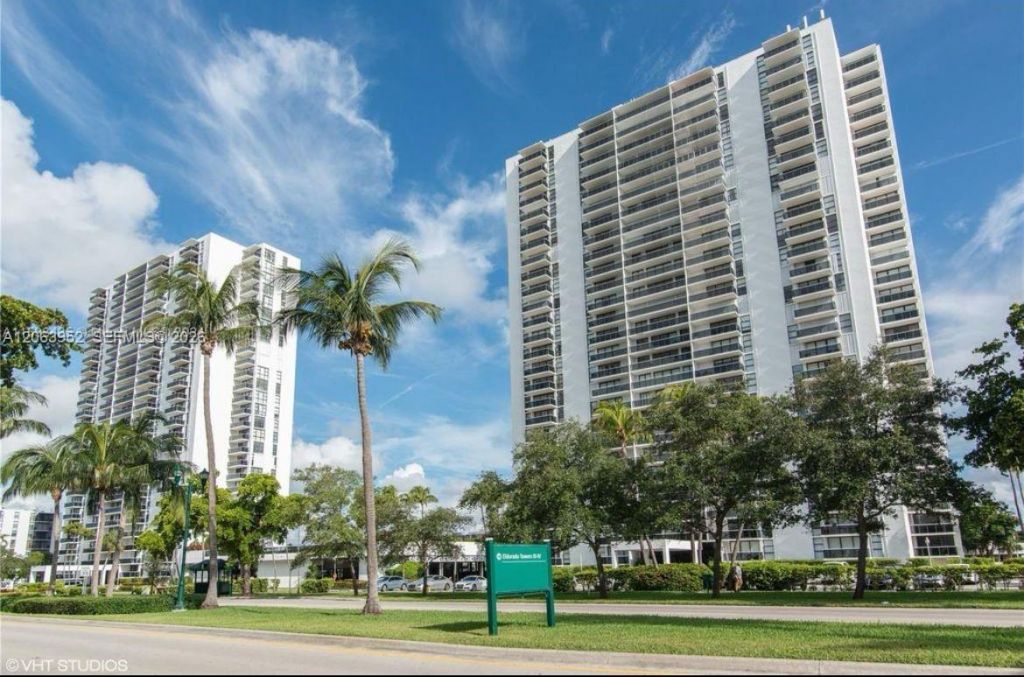 3675 N Country Club Dr, Unit 2208, Aventura, FL 33180 Photo