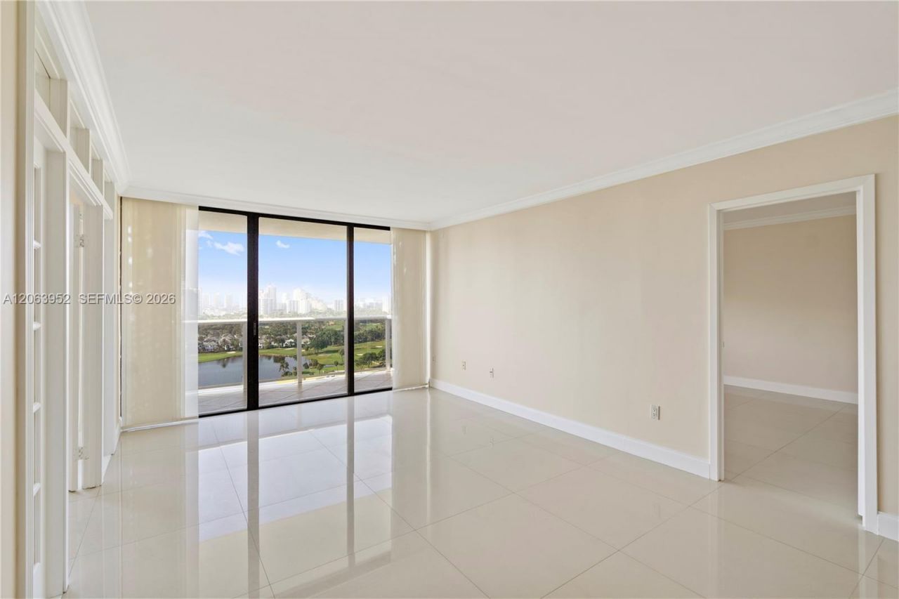 3675 N Country Club Dr, Unit 2208, Aventura, FL 33180 Photo