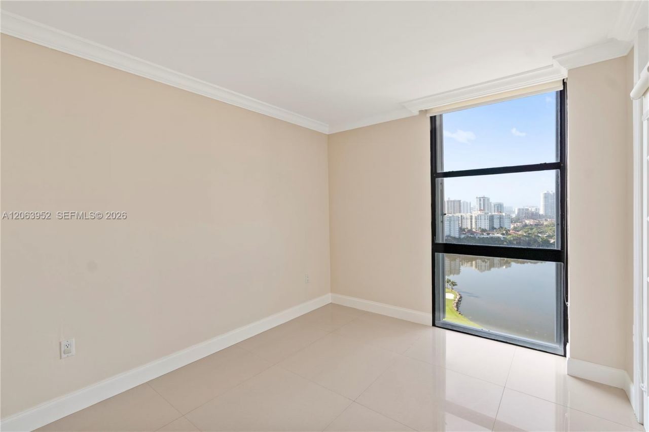 3675 N Country Club Dr, Unit 2208, Aventura, FL 33180 Photo