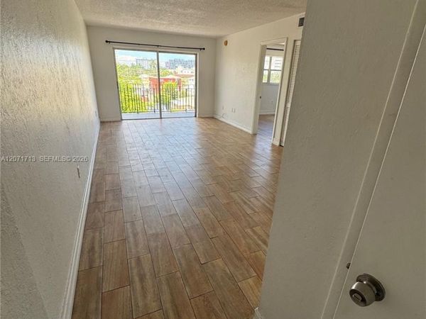 444 SW 4th St , Unit 402, Miami, FL 33130