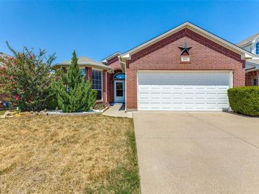 3921 Old Richwood Lane, Fort Worth, TX 76244