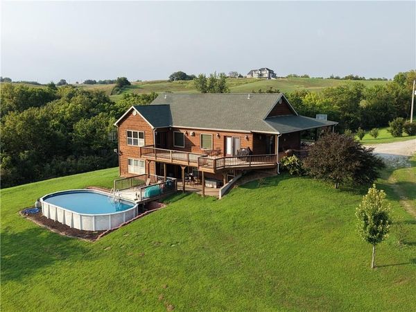 954 Tioga Rd Road, Wathena, KS 66090