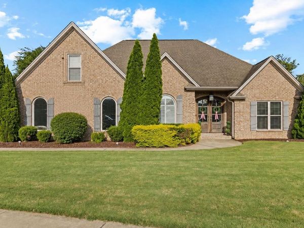 106 Magnolia Dr, Muscle Shoals, AL 35661