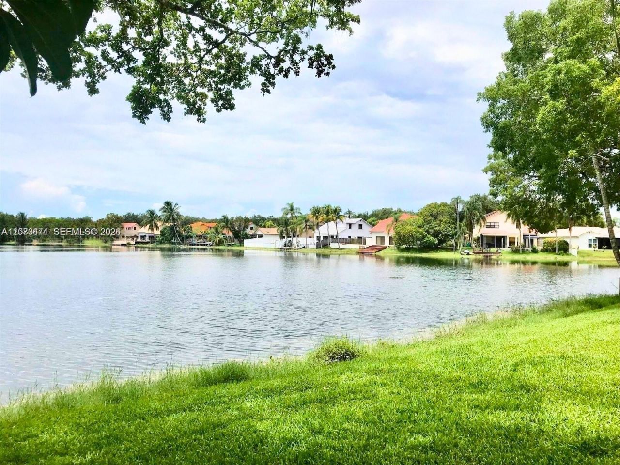 2864 Cambridge Ln, Cooper City, FL 33026 Photo
