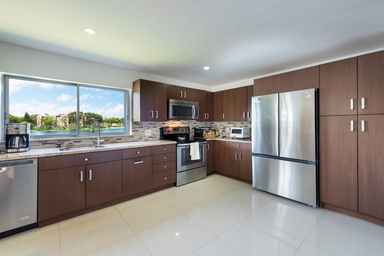 873 NE 195, Unit 206, Miami, FL 33179 Photo
