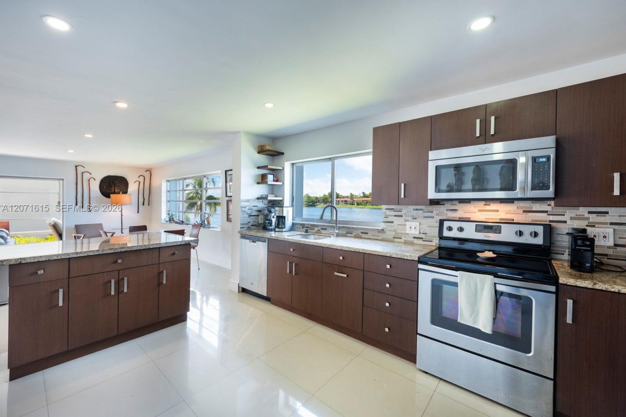 873 NE 195, Unit 206, Miami, FL 33179 Photo