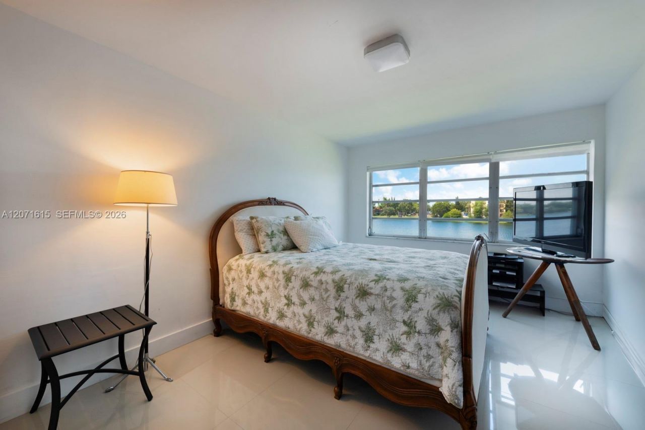 873 NE 195, Unit 206, Miami, FL 33179 Photo