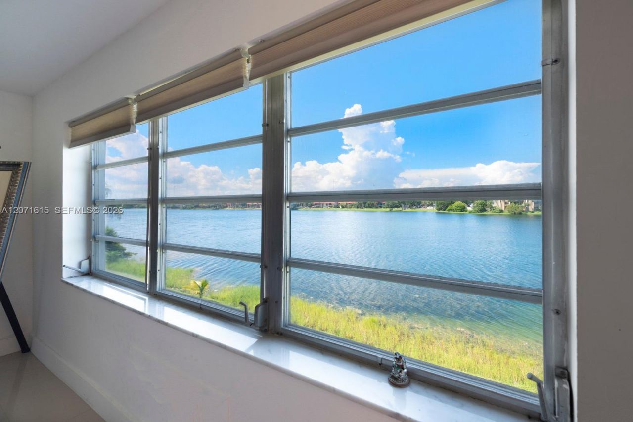 873 NE 195, Unit 206, Miami, FL 33179 Photo