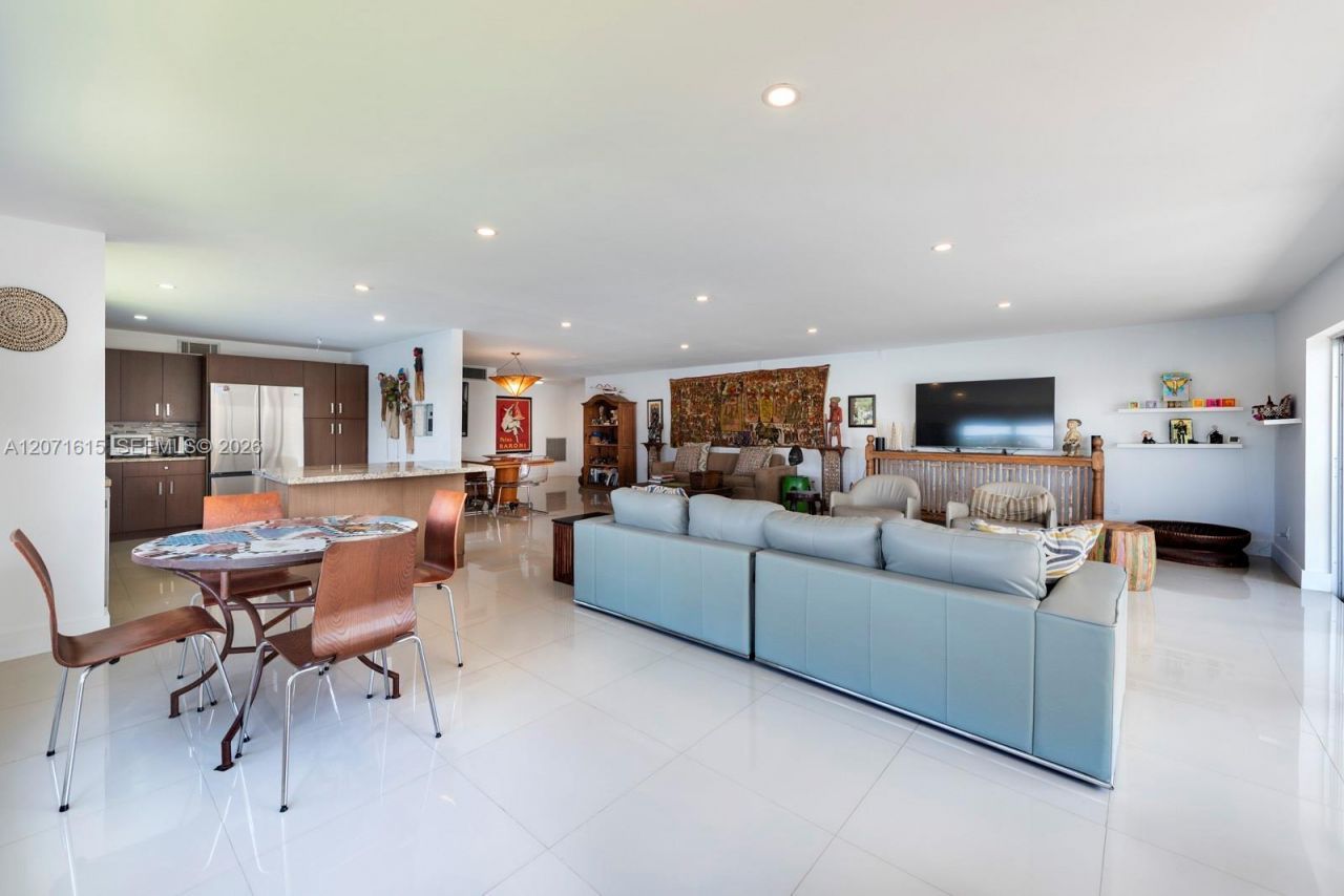873 NE 195, Unit 206, Miami, FL 33179 Photo