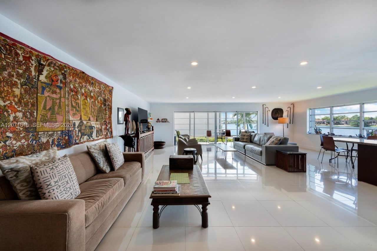 873 NE 195, Unit 206, Miami, FL 33179 Photo