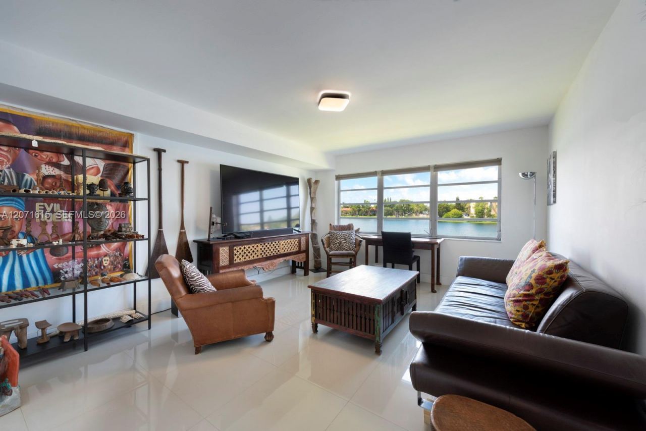 873 NE 195, Unit 206, Miami, FL 33179 Photo