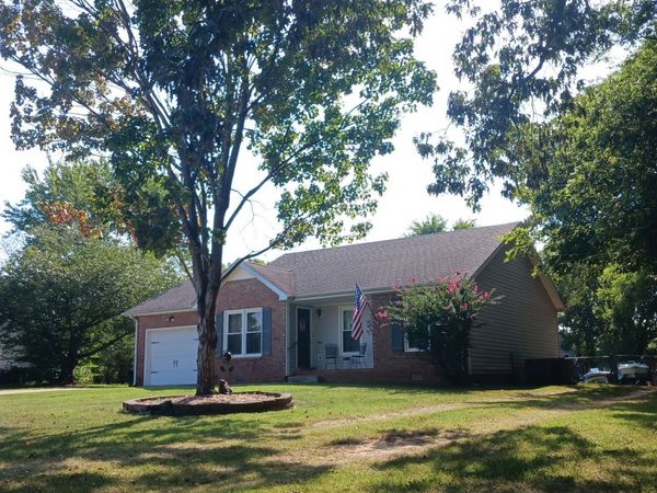 1036 Angela Dr, Clarksville, TN 37042