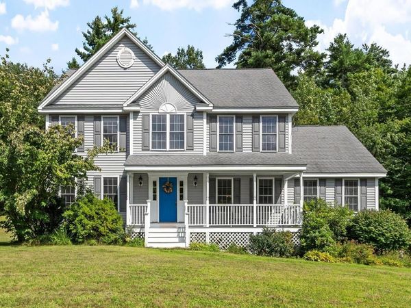 13 Lantern Drive, Sandown, NH 03873