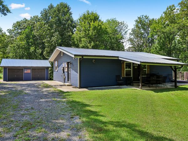 432 Parker Ln, Bradyville, TN 37026