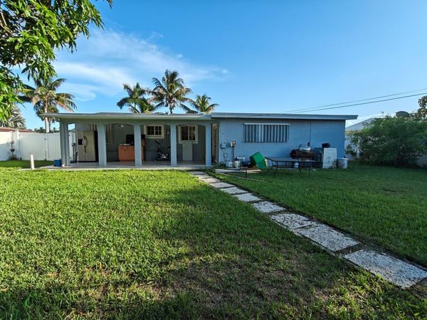 324 Mid Pines Road, Palm Springs, FL 33461