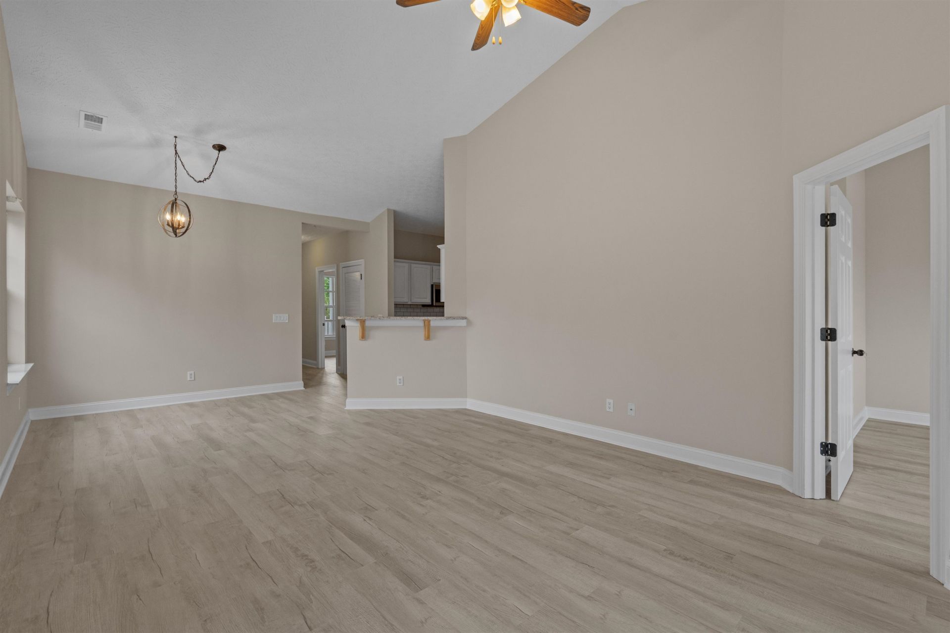 1121 Peace Pipe Pl. Photo 6