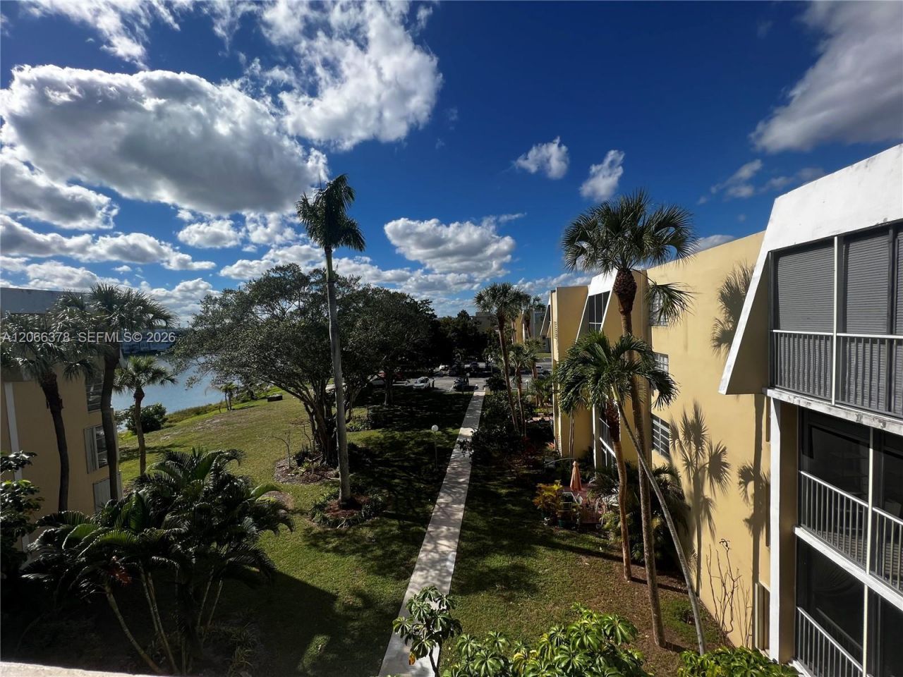 952 NE 199th St , Unit 4K, Miami, FL 33179 Photo