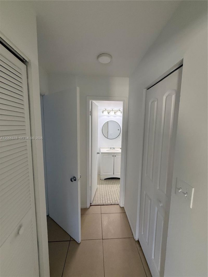 952 NE 199th St , Unit 4K, Miami, FL 33179 Photo
