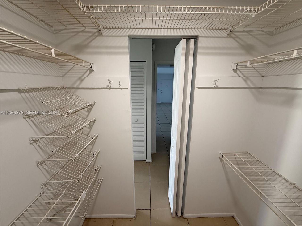 952 NE 199th St , Unit 4K, Miami, FL 33179 Photo