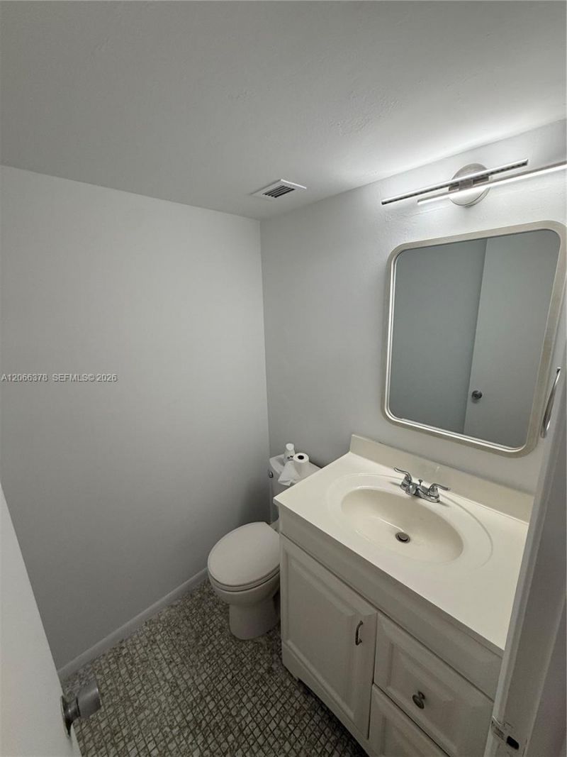 952 NE 199th St , Unit 4K, Miami, FL 33179 Photo
