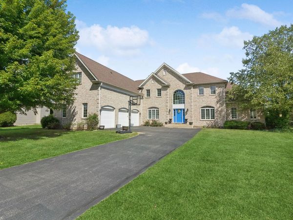 391 Lake Run Lane , North Aurora, IL 60542