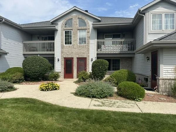 827 Quinlan DRIVE, Unit C, Pewaukee, WI 53072