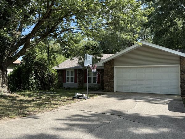 1014 W Woodland Drive, Republic, MO 65738