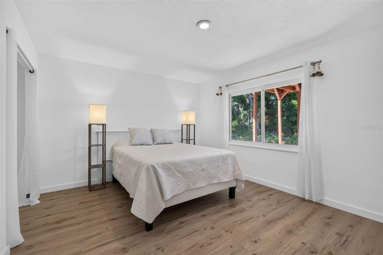 1300 Pleasant Way S, Saint Petersburg, FL 33705 Photo