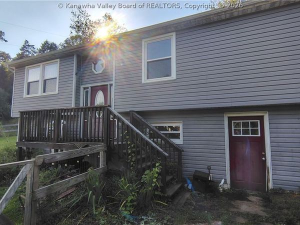 2131 New Hope Rd, Elkview, WV 25071