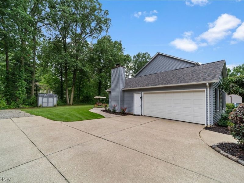 376 Creekside Drive, Avon Lake, OH 44012 Photo 3