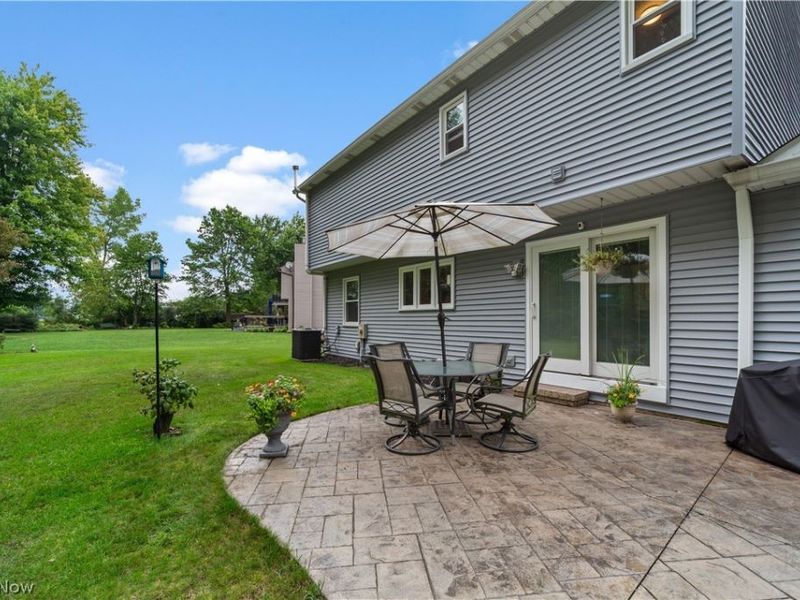 376 Creekside Drive, Avon Lake, OH 44012 Photo 4
