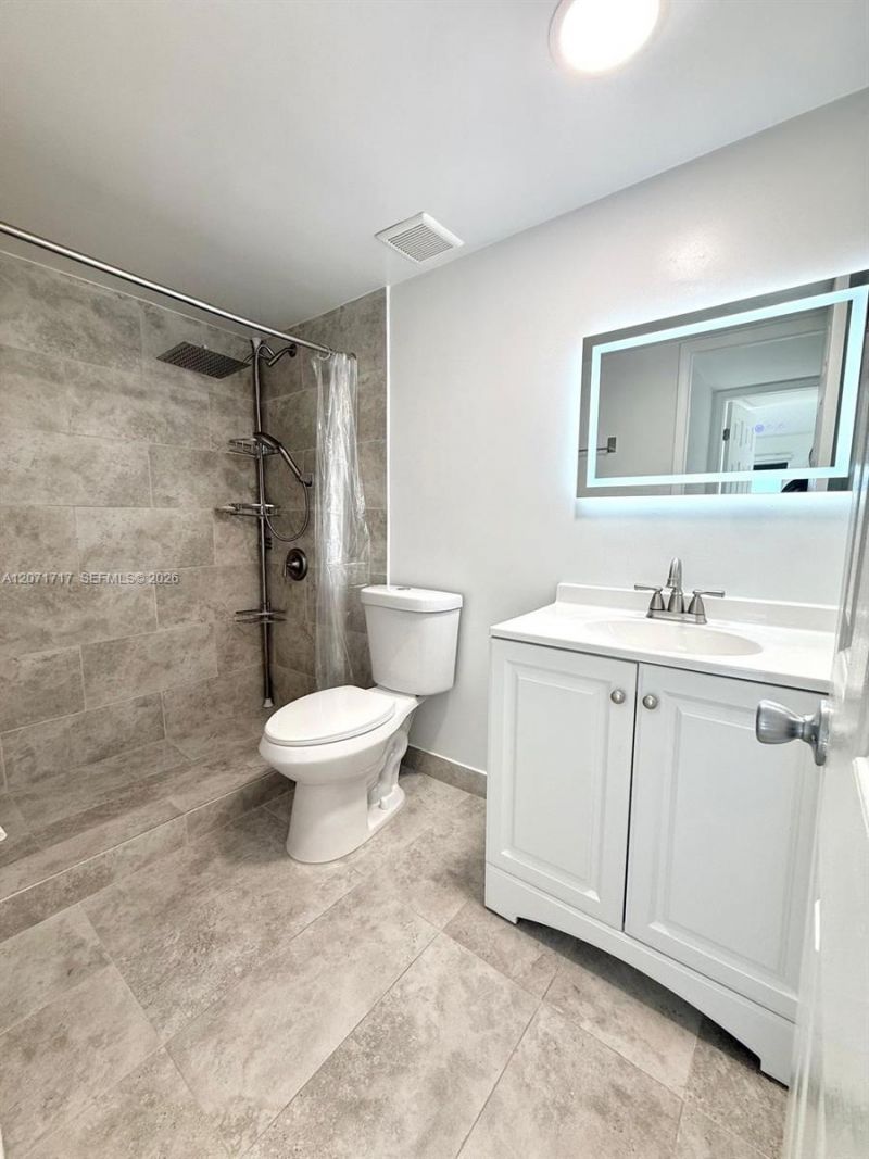 5199 NW 7th St, Unit 501E, Miami, FL 33126 Photo