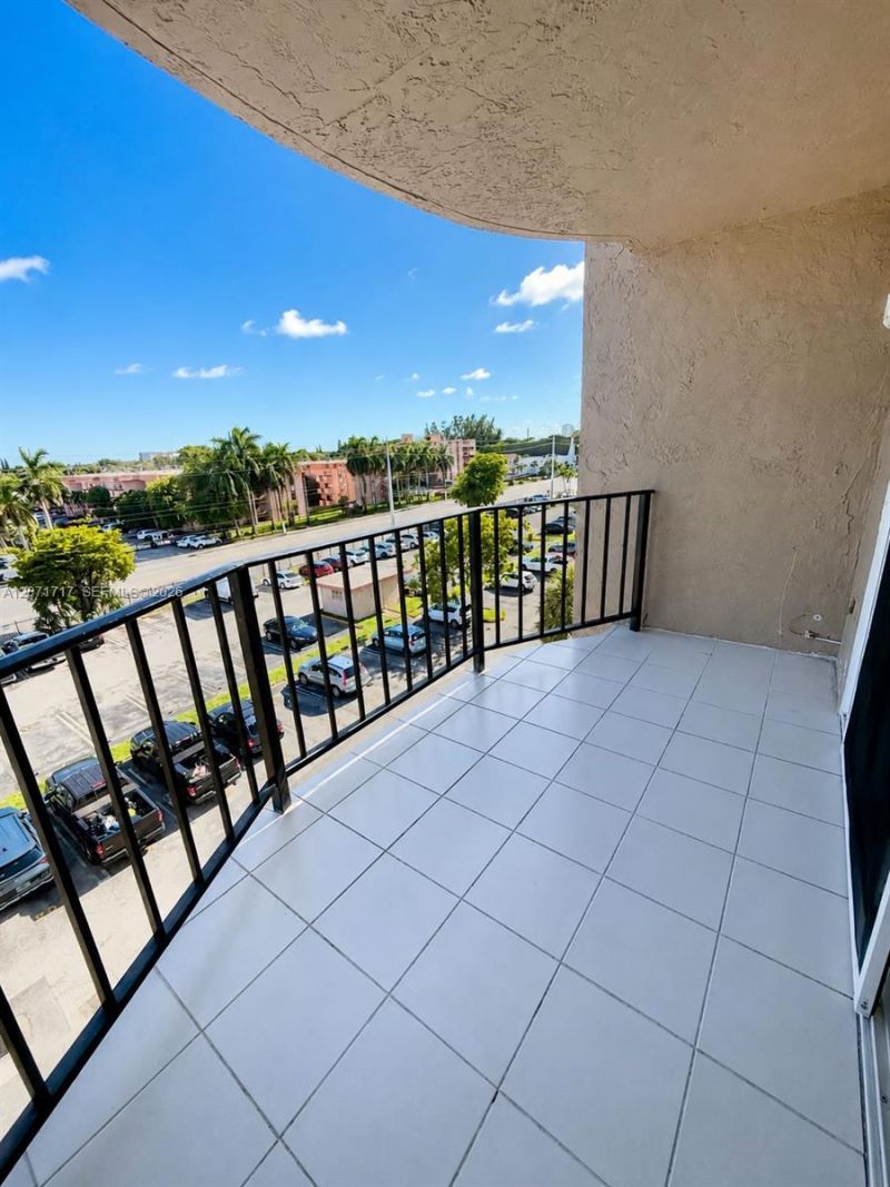 5199 NW 7th St, Unit 501E, Miami, FL 33126 Photo