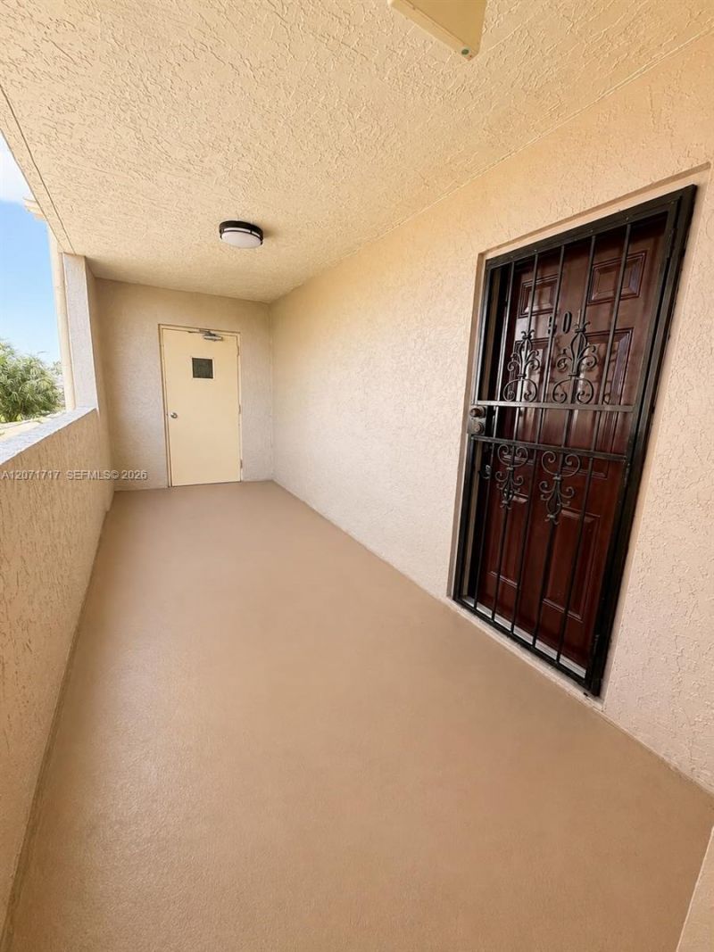 5199 NW 7th St, Unit 501E, Miami, FL 33126 Photo