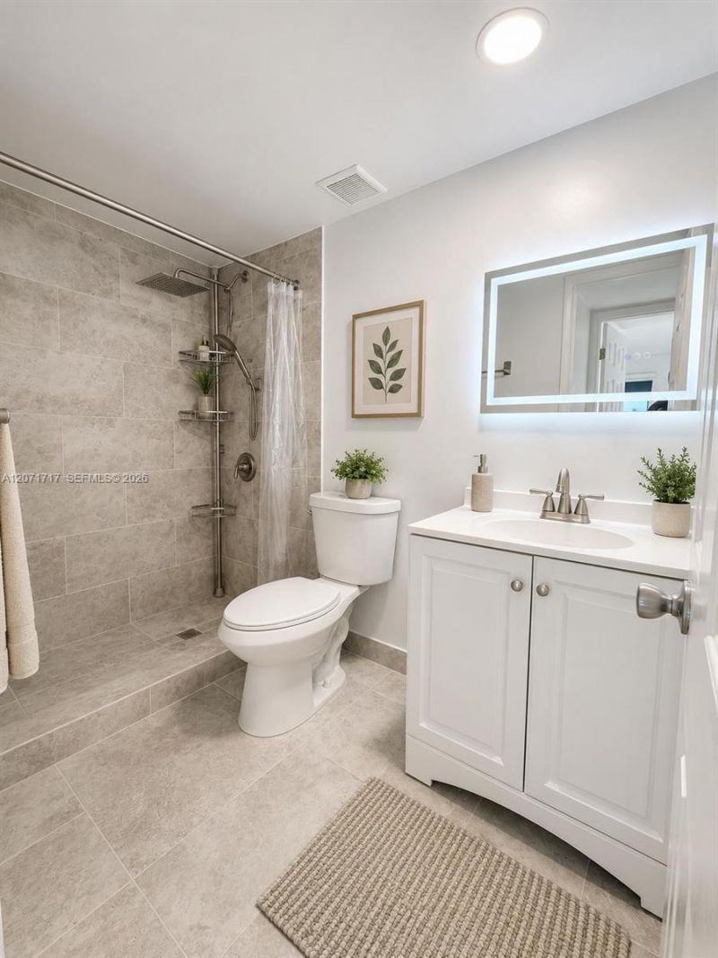 5199 NW 7th St, Unit 501E, Miami, FL 33126 Photo