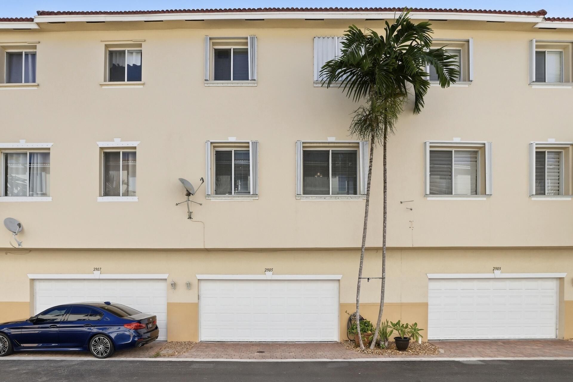 2905 S Greenleaf Circle, Boynton Beach, FL 33426 Photo