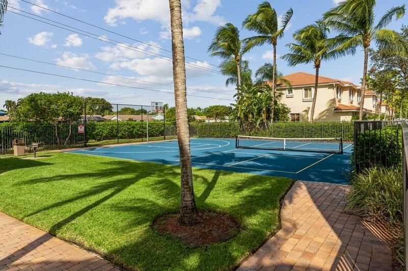 2905 S Greenleaf Circle, Boynton Beach, FL 33426 Photo