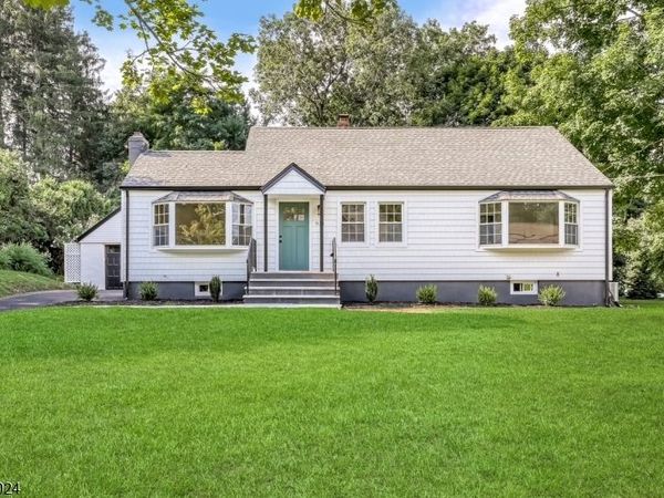 924 Franklin Ave, Franklin Lakes, NJ 07417