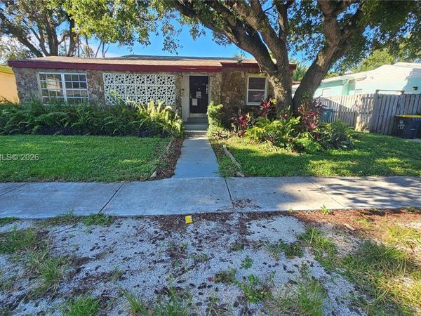 214 SW 2nd Pl , Dania Beach, FL 33004