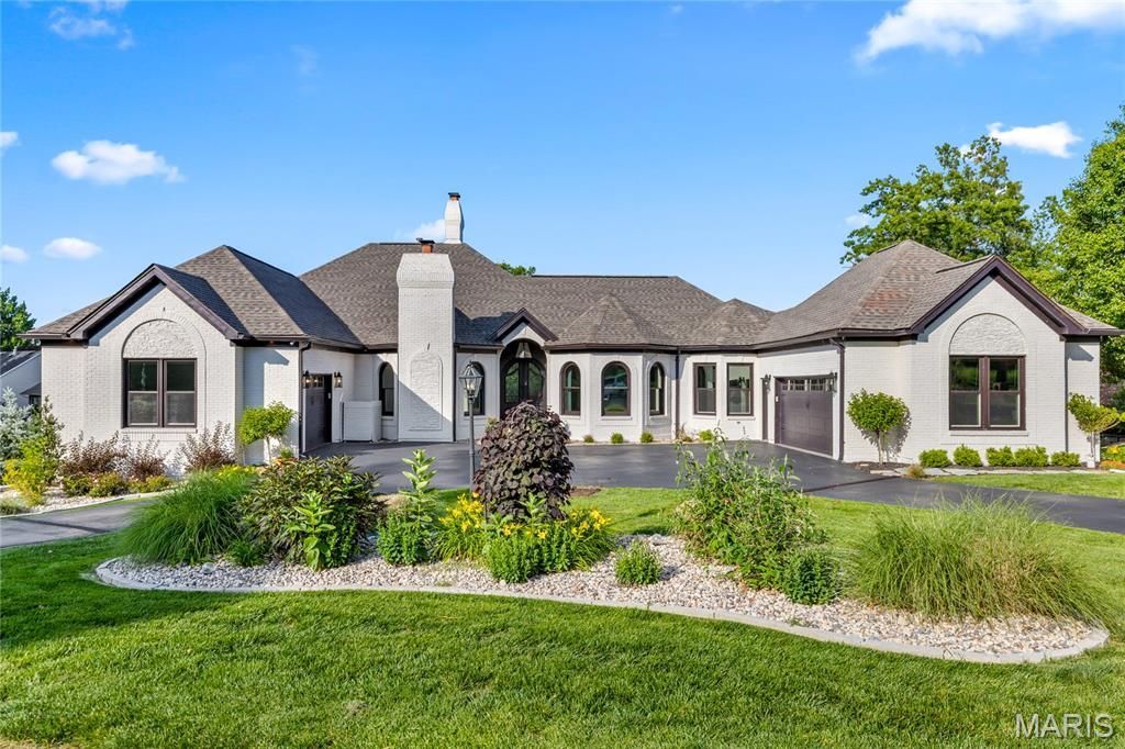 5 Shelbourne Wood Court , Weldon Spring, MO 63304 Main Photo