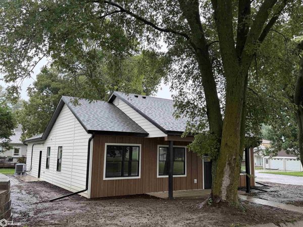 412 Hickory Street, Schleswig, IA 51461
