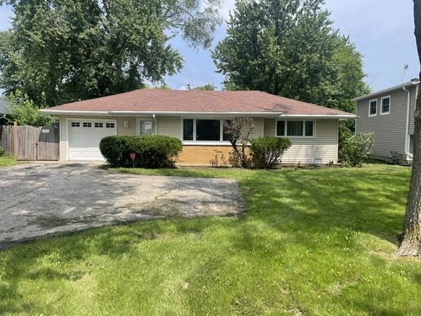 2402 E Grand Avenue , Lindenhurst, IL 60046