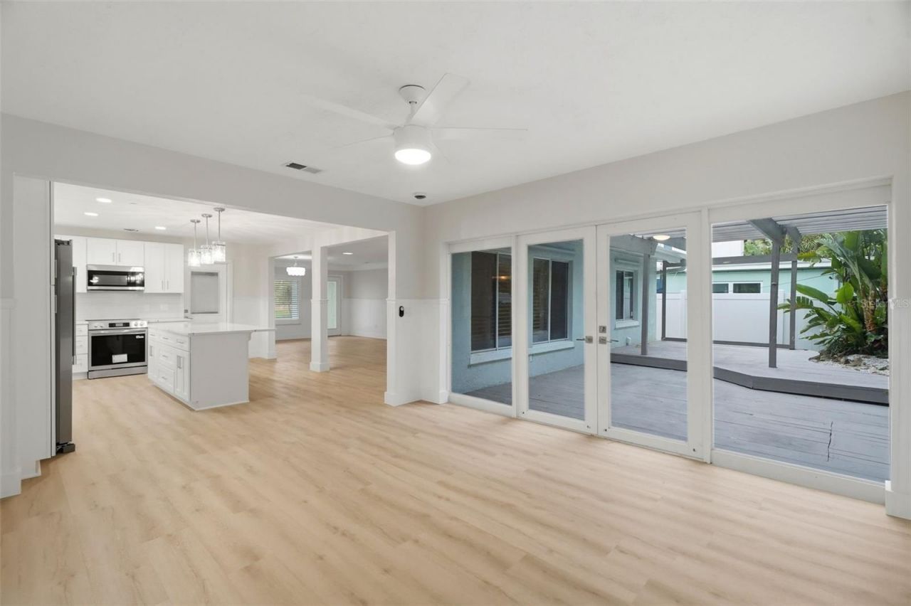 15814 3rd Street E, Redington Beach, FL 33708 Photo