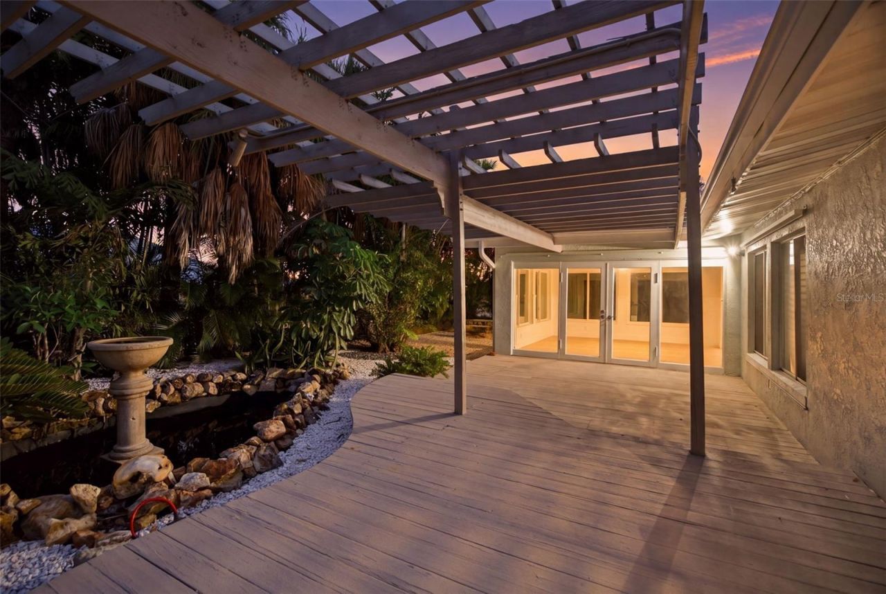 15814 3rd Street E, Redington Beach, FL 33708 Photo