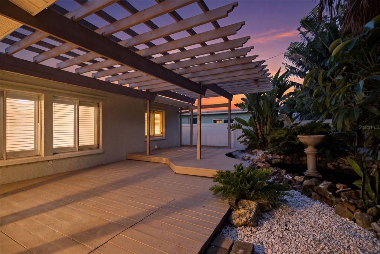 15814 3rd Street E, Redington Beach, FL 33708 Photo