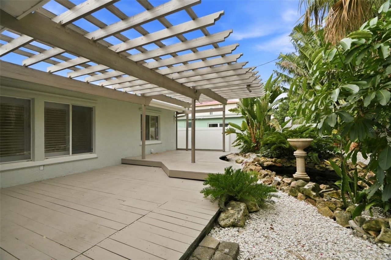 15814 3rd Street E, Redington Beach, FL 33708 Photo