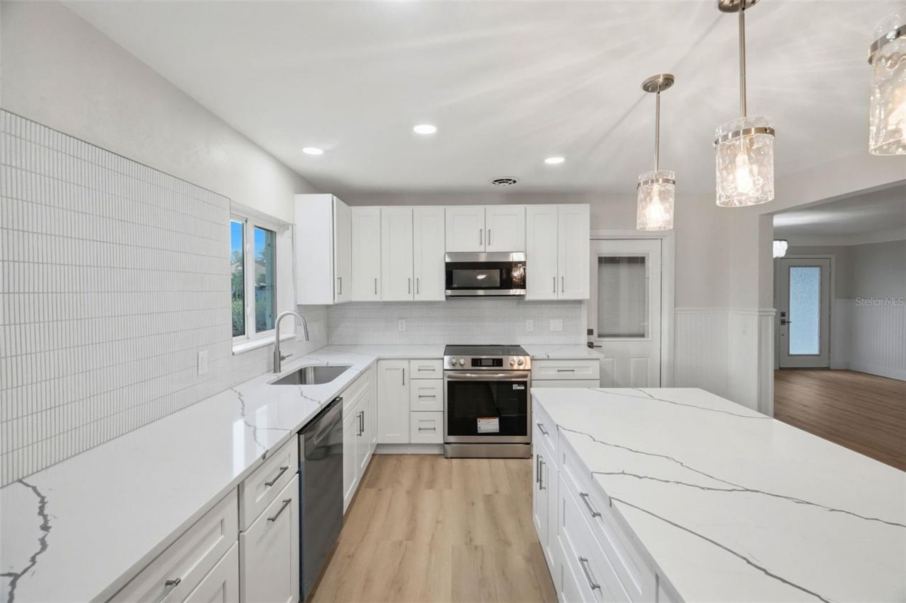 15814 3rd Street E, Redington Beach, FL 33708 Photo