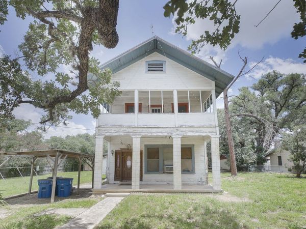 623 San Antonio Street, Pleasanton, TX 78064